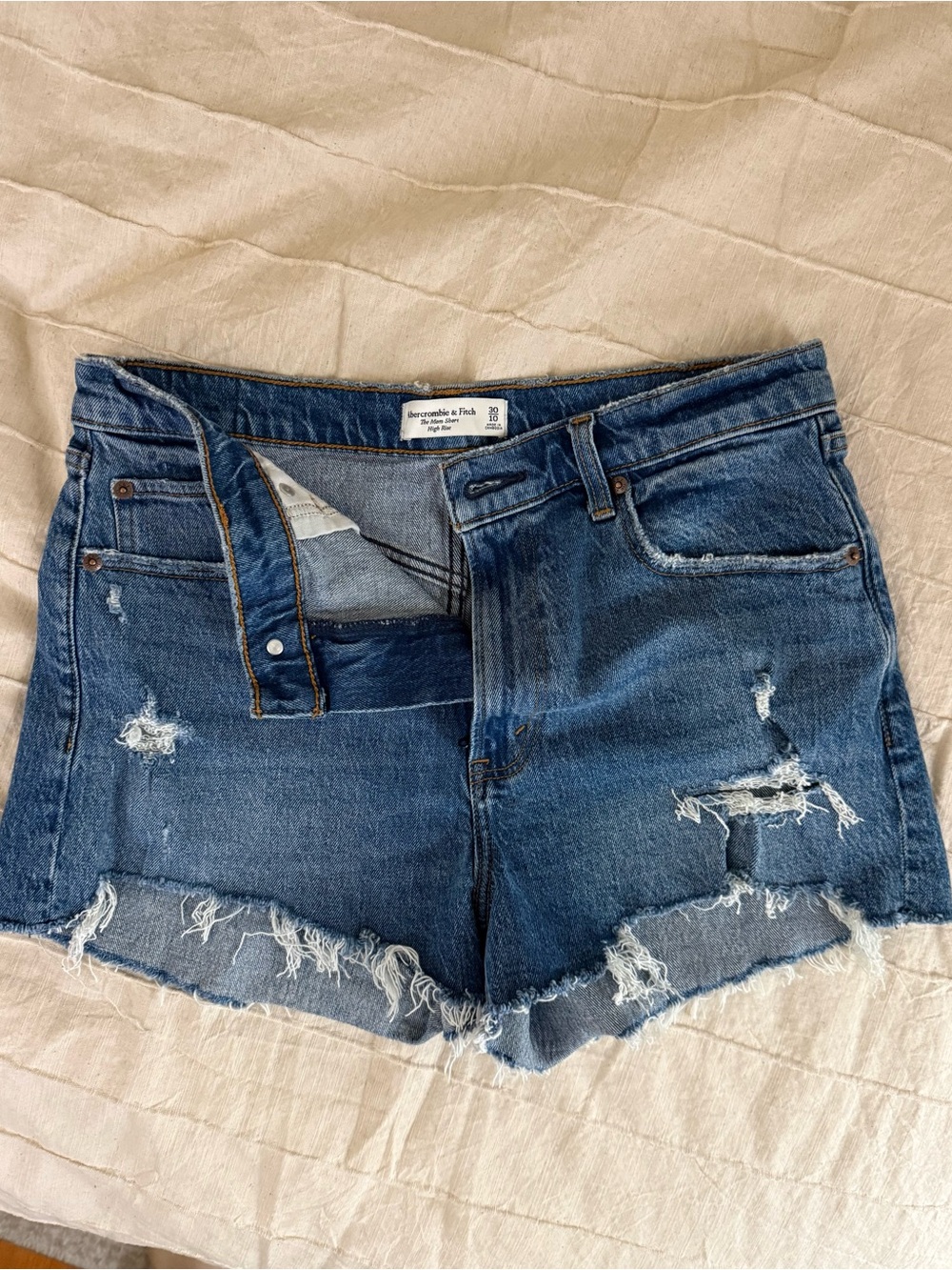 Abercrombie & Fitch high rise mom short